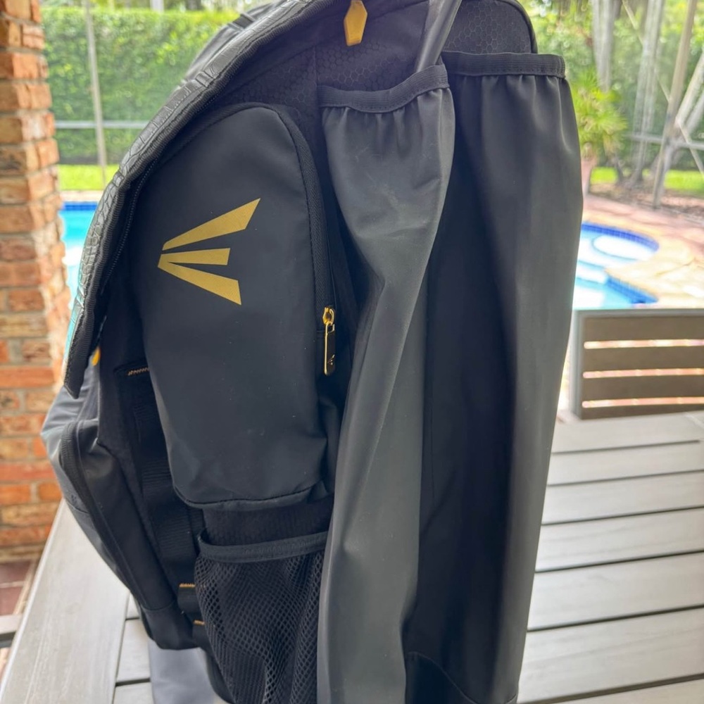 Easton Black/gold Voyager Wheeled Baseball/Softball bag - Picture 3 of 6